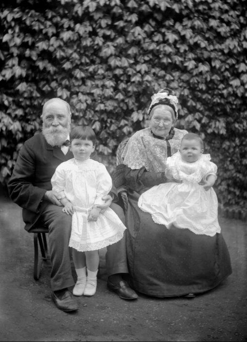 Mr and Mrs RT Andrews with their Grandchildren
