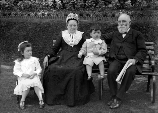 Mr and Mrs RT Andrews with their Grandchildren